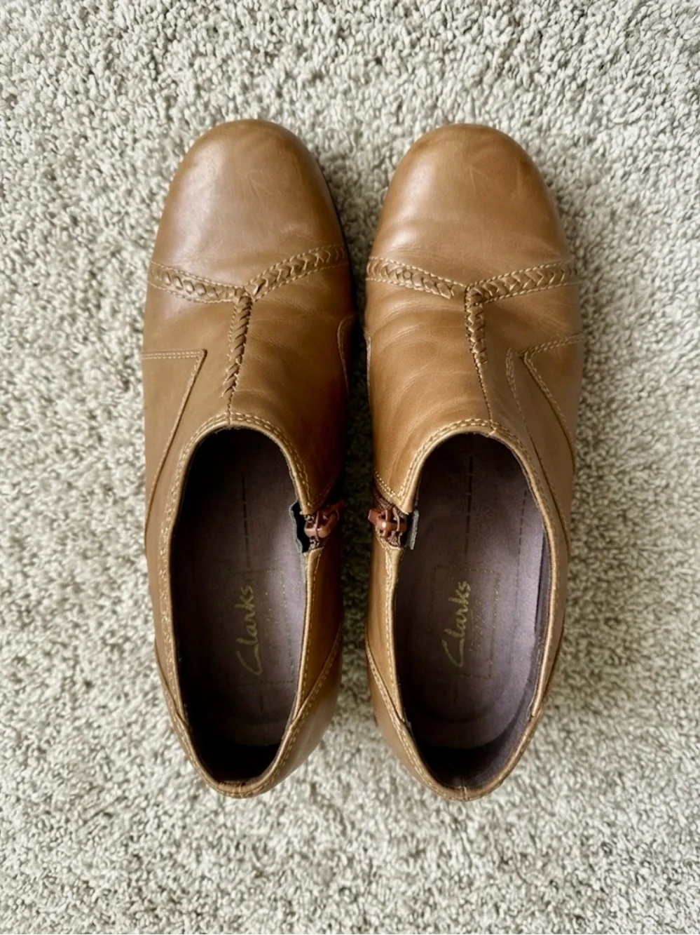 Clarks Tan Leather Ankle Boots Women’s 9W Side Zip Classic Comfort Block Heel